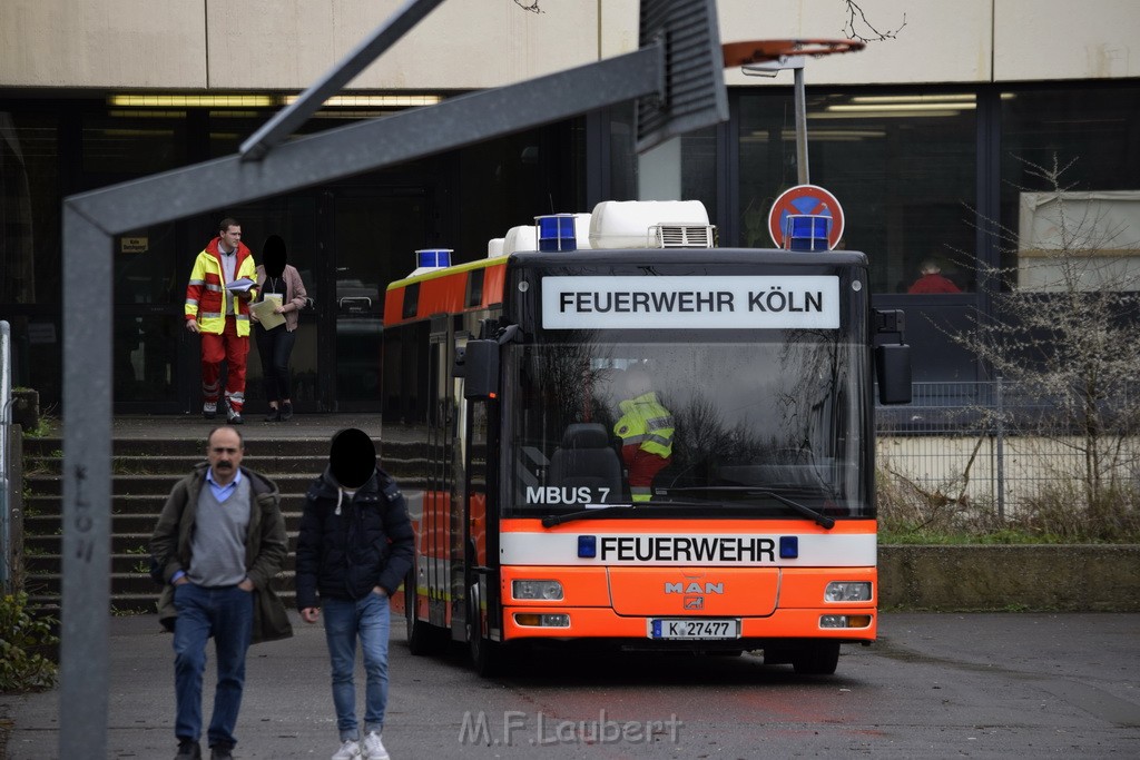 Einsatz BF Koeln Schule Burgwiesenstr Koeln Holweide P043.JPG - Miklos Laubert